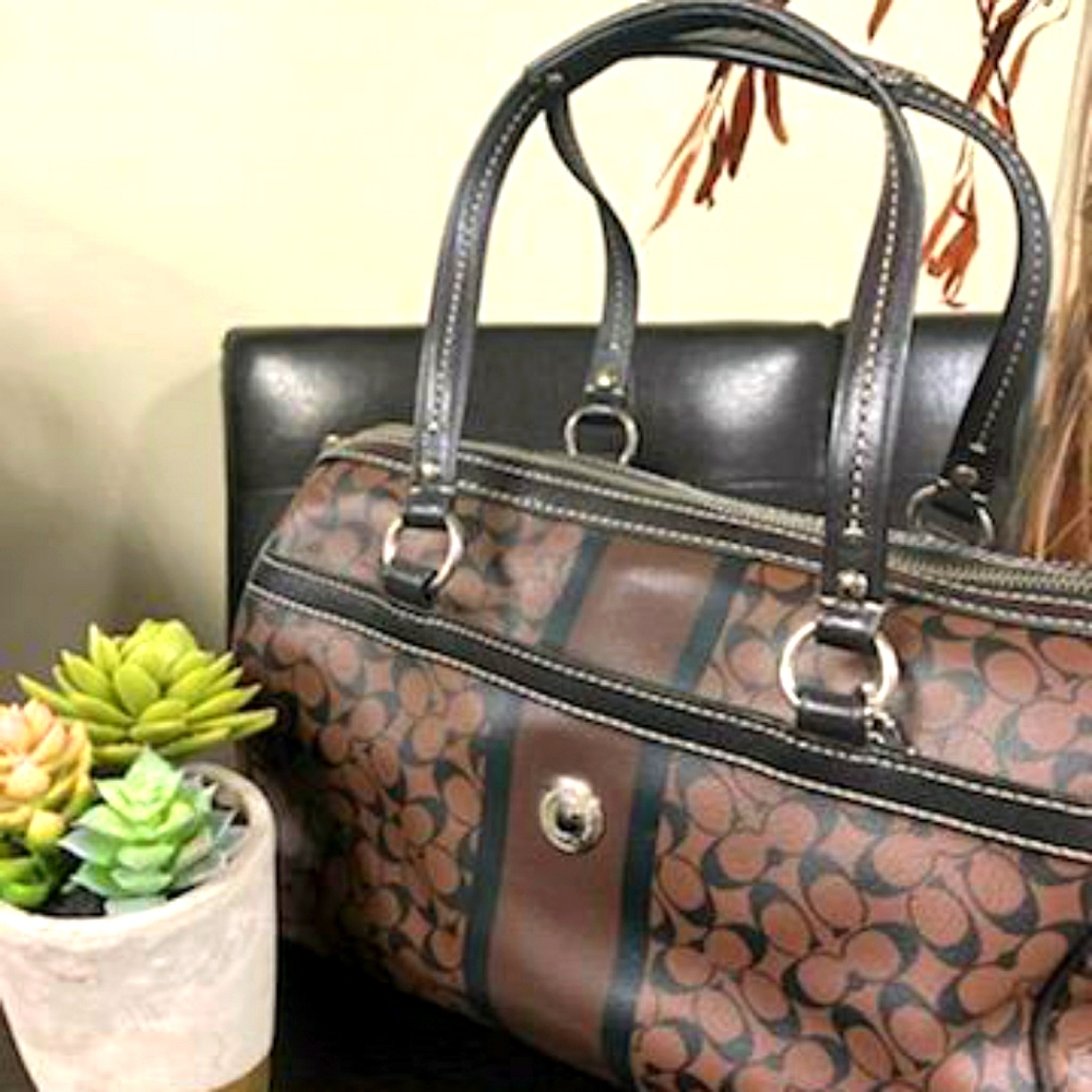 Beautiful classic Coach handbag